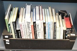 A box consisting of art history / craft books, to include how to paint in pastel, how to draw and