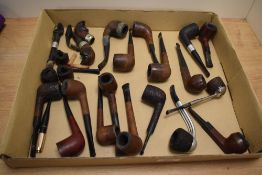A box of late 19th / early 20th Gentlemen's wooden tobacco pipes, approx. 28.