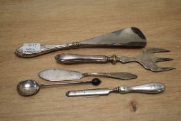 A small collection of silver and silver mounted items, comprising a teaspoon, butter knife, shoe