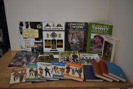 Military History. Uniforms and military clothing. Histories and reference works. (18)