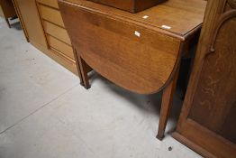 An early to mid 20th Century oak drop leaf table