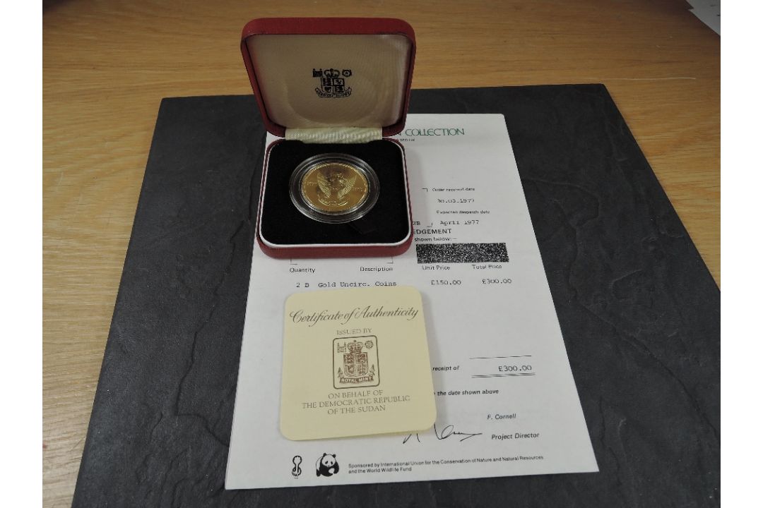 A 1976 Sudan 100 Pounds Gold Coin, Antelope to reverse, Uncirculated in plastic capsule and in Royal - Image 3 of 3