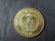 A 1978 Afghanistan 10000 Afghanis Gold Coin, Marco Polo Sheep to reverse, Uncirculated in plastic