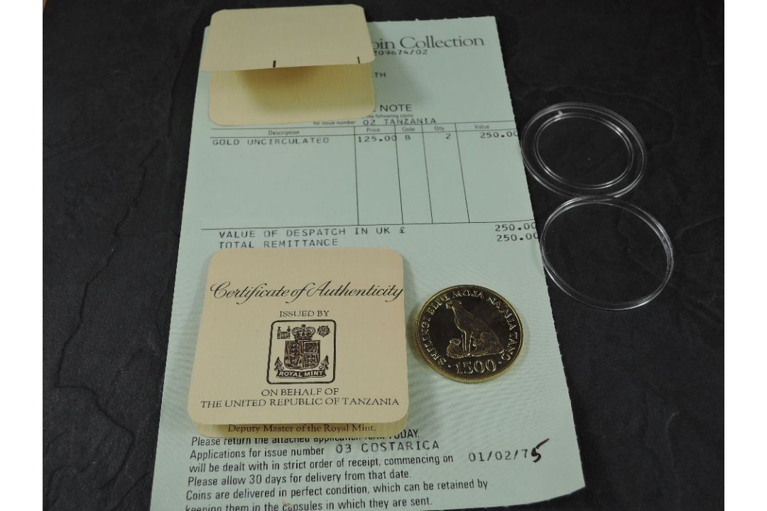 A 1974 Tanzania 1500 Shilingi Gold Coin, Cheetah with Cubs to reverse, Uncirculated in plastic - Image 3 of 3