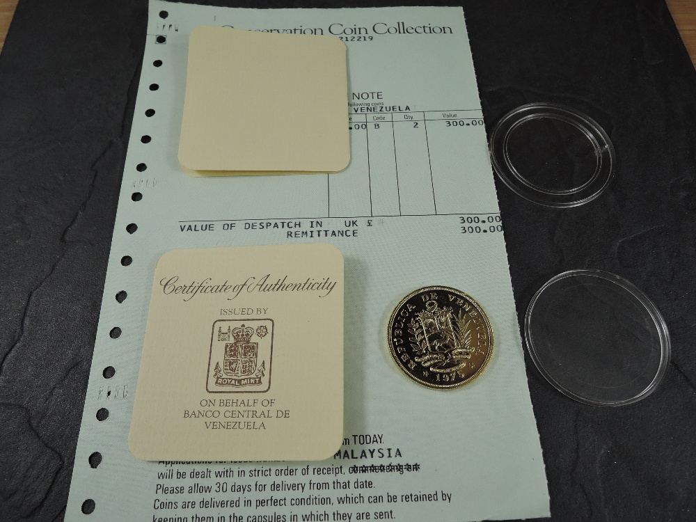 A 1975 Republica De Venezuela 1000 Bolivares Gold Coin, Bird on branch to reverse, Uncirculated in - Image 3 of 3