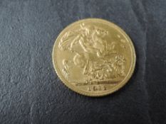 A 1912 George V Gold Sovereign, George & Dragon, Royal Mint, 7.9g