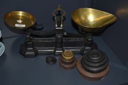 A early 20th century cast iron weighing scale manufactured by W & T. Avery Ltd, w43cm