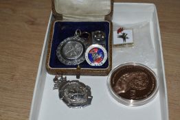 A box containing various medallions and pin badges, to include United Nations coin dated 1976, North