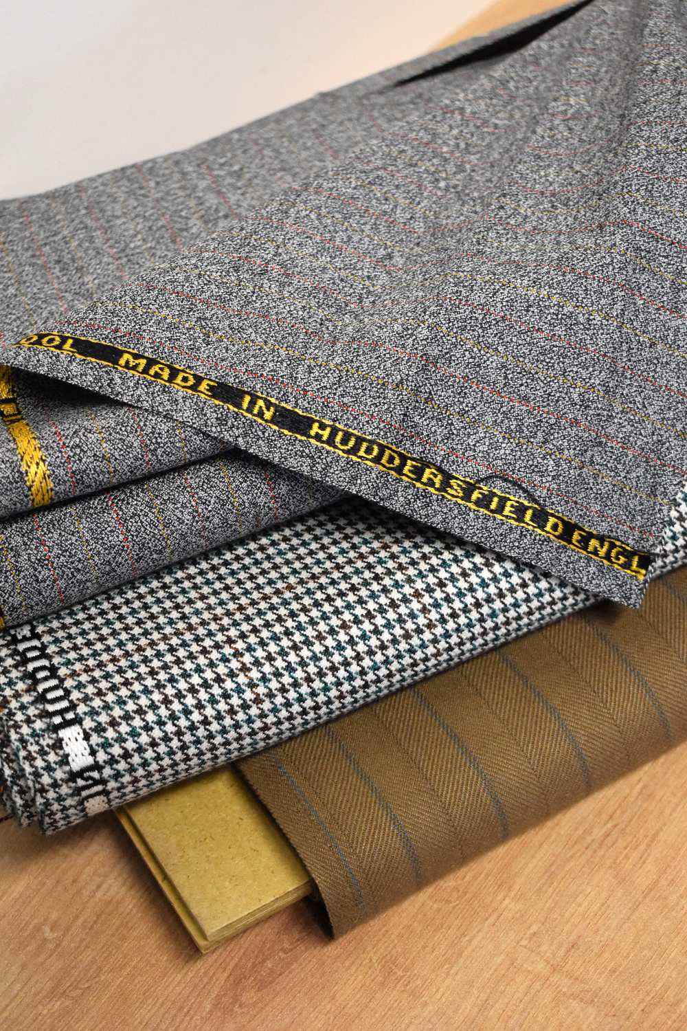 Three bolts of vintage tailor's fabric, including a wool houndstooth in teal and brown, a grey - Image 6 of 9