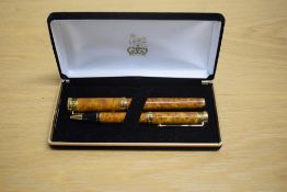 A boxed Buckingham Palace cartridge fill fountain pen and ballpoint pen set in honey brown with gold