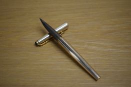A Parker 50 Signet converer fill fountain pen gold plated fluted design having medium nib