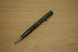A Parker Moderne propelling pencil in green and gold marble