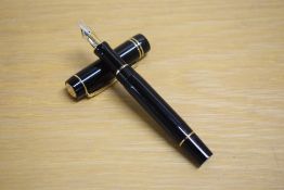 A Parker Duofold Demi cartridge fill fountain pen in black with gold trim having Parker 18K 750 nib