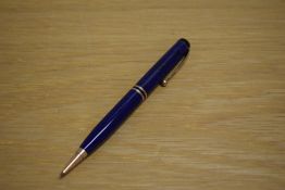 A Parker Duofold pencil in lapis lazulii with two gold bands to the cap.