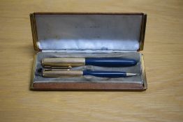 A boxed Parker 51 MKII aerometric fill fountain pen and propelling pencil in Teal blue with rolled