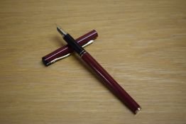 A Sheaffer TRZ Targa slim in burgundy with gold trim having Sheaffer nib