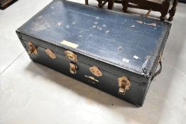 A vintage travel trunk, width approx. 101cm (no key)