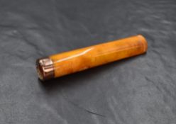 A George V cased 9ct rose gold mounted butterscotch amber cigar holder, 9.5cm