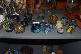 A group of dump paperweights, to include Millefiori style paperweights ect, ( 17 ).
