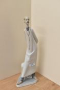 A Lladro porcelain figure 'The Doctor', number 4602 and stands at 37cm tall.