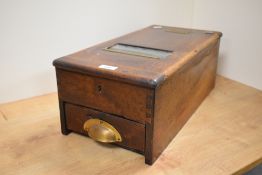 A vintage oak cashier till with functioning bell and money drawer, measuring 50cm x 25cm x 20cm.