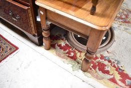 A mahogany coffee table in the Victorian style, approx. 106 x 49cm