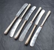 A cased set of six George V silver handled knives, having rounded handles, marks for Sheffield 1924,