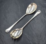 A pair of George V silver Old English pattern salad servers, marks for Chester 1915, maker Barker