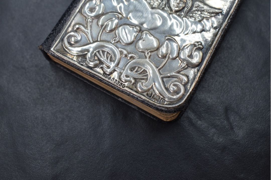 An Edwardian silver mounted Book of Common Prayer, having embossed Art Nouveau style floral - Image 3 of 4