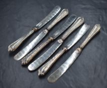 A cased set of six George V silver handled knives, having thread decoration with embossed scroll and