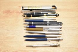 A selection of Fountain pens, Ballpoint pens and propelling pencils includes a boxed Parker 25