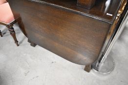 An early 20th Century oak gateleg dining table