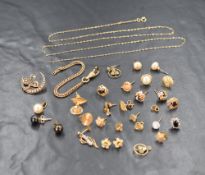 A selection of gold and yellow metal oddment jewellery, some stamped 375 & 14k including damaged