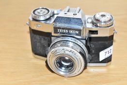 A Zeiss Ikon Contraflex Super camera with Tessar 1:2,8 50mm lens