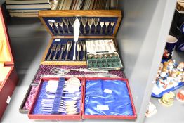 A set of 6 vintage silver plated spoon set in a blue velvet case, w17.5cm, sold together with