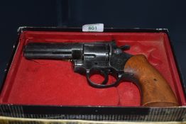 A ME Magnum (Italy) Cal 380 9mm Blank Firing Revolver, with blanks in fitted box