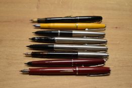 A tray containing eight fountain pens including Parker 45 Flighter, Swan 3263 snd Platignum all