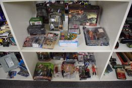 Modern Dolls, Playmates Star Trek x2, Rendition Raven, Guitar Hero Axel Steel, Jusice League