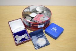GB & World Coins, GB Five Pounds 1996 x2, 2011 x2, possible silver but no certificates, Crowns x