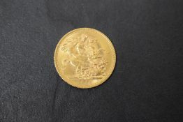 A 1968 Queen Elizabeth II Gold Sovereign, George & Dragon Royal Mint, 8g