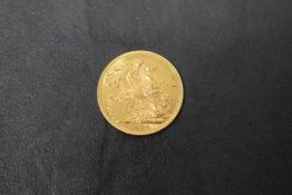 A Westminster Mint 1914 George V Gold Sovereign, George & Dragon, Royal Mint, in case, 8g