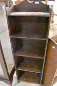 An early 20th Century oak narrow bookshelf, width approx. 38cm