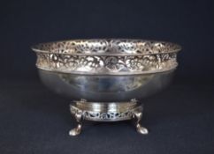 An Edwardian silver fruit bowl, having a slightly flared rim with decorative pierced walls, raised