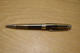 A Montblanc Meisterstuck Solitaire ballpoint pen (XY2006108) in gold plate over black (plate is in