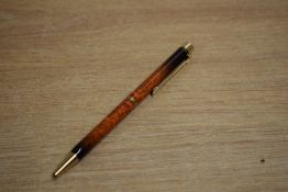 A Sheaffer Targa 1035 Laque Amber Ronce