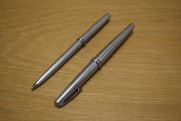 A boxed Lady Sheaffer 620 fountain pen in brushed steel with a florentine band having Sheaffer nib