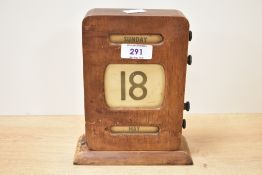 An early 20th century wooden adjustable calendar, h18cm