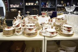 A quantity of Royal Albert Old Country Rose dinner tea wares, having gilt edge and floral patterns