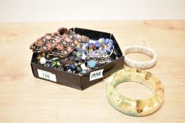A small assortment of costume jewellery, including bangles, beaded jewellery and resin pieces, etc
