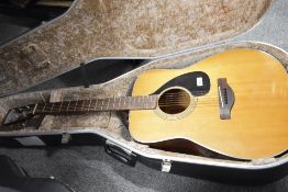 Yamaha acoustic FG180 Great sounding high end Accoustic by Yamaha with fitted hard case. Difficult